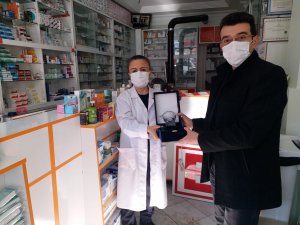 MESLEĞİMİZE UZUN YILLAR EMEK VERMİŞ MESLEKTAŞIMIZA PLAKETİ TAKDİM EDİLDİ