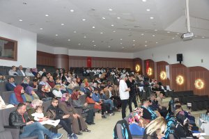 SELÇUK ÜNİVERSİTESİ ECZACILIK FAKÜLTESİ 2. SINIF ÖĞRENCİLERİ İÇİN “BEYAZ ÖNLÜK GİYME” TÖRENİ HAKKINDA
