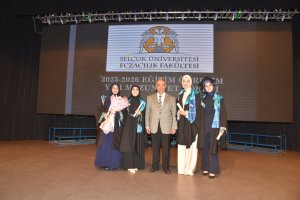 SELÇUK ÜNİVERSİTESİ ECZACILIK FAKÜLTESİ MEZUNİYET TÖRENİ