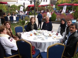ODAMIZ VE MERCEDES-BENZ İŞ BİRLİĞİ İLE ODAMIZDA KAHVALTI DÜZENLENDİ