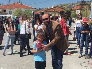 KONYA ECZACI ODASI GENÇLİK KOMİSYONU, 23 NİSAN ULUSAL EGEMENLİK VE ÇOCUK BAYRAMI’NI KAZIM KARABEKİR İLKOKULUNDA ÇOCUKLARLA BİRLİKTE KUTLADI