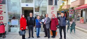 MESLEĞİMİZE UZUN YILLAR EMEK VERMİŞ MESLEKTAŞLARIMIZA PLAKETLERİ TAKDİM EDİLDİ