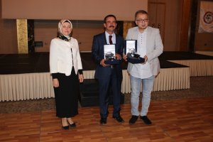 14 Mayıs Eczacılık Günü Gala Yemeği Ve Plaket Töreni Düzenlendi.