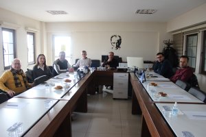 ECZACILIKTA BİLİŞİM TEKNOLOJİLERİ VE YAPAY ZEKA UYGULAMALARI KOMİSYONU VE ECZACILIK VİZYONU KOMİSYONU TOPLANDI 