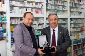 MESLEĞİMİZE UZUN YILLAR EMEK VERMİŞ MESLEKTAŞLARIMIZA PLAKETLERİ TAKDİM EDİLDİ
