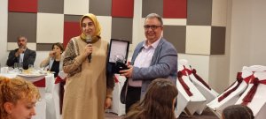 MESLEĞİMİZE UZUN YILLAR EMEK VERMİŞ MESLEKTAŞLARIMIZA PLAKETLERİ TAKDİM EDİLDİ