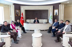YÖNETİM KURULUMUZ KONYA MERAM BELEDİYE BAŞKANI SN. MUSTAFA KAVUŞ’ U ZİYARET ETTİLER