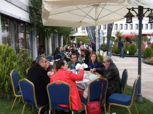 ODAMIZ VE MERCEDES-BENZ İŞ BİRLİĞİ İLE ODAMIZDA KAHVALTI DÜZENLENDİ