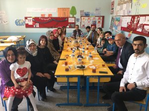 KONYA ECZACI ODASI GENÇLİK KOMİSYONU, 23 NİSAN ULUSAL EGEMENLİK VE ÇOCUK BAYRAMI’NI KAZIM KARABEKİR İLKOKULUNDA ÇOCUKLARLA BİRLİKTE KUTLADI