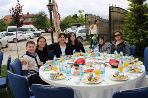 GELENEKSEL ANNELER GÜNÜ KAHVALTISI ETKİNLİĞİ DÜZENLENDİ.