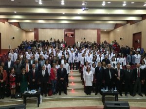 Erzurum Atatürk Üniversitesi Eczacılık Fakültesi 3. Geleneksel Beyaz Önlük Giyme Töreni Düzenlendi.