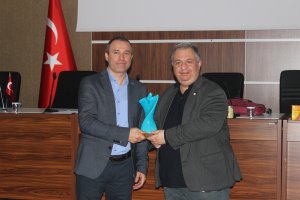 KRONİK VE OTOİMMÜN HASTALARDA BAĞIRSAK SAĞLIĞININ ÖNEMİ KONULU EĞİTİM ODAMIZ KONFERANS SALONUNDA DÜZENLENDİ