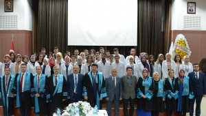 SELÇUK ÜNİVERSİTESİ ECZACILIK FAKÜLTESİ 2. SINIF ÖĞRENCİLERİ İÇİN “BEYAZ ÖNLÜK GİYME” TÖRENİ HAKKINDA