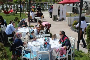 Geleneksel Anneler Günü Brunch Etkinliği