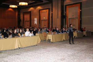 SELÇUK ECZA DEPOSU VE FARMAZİ AKADEMİ İŞBİRLİĞİ İLE MESLEKİ GELİŞİM TOPLANTISININ İKİNCİSİ DÜZENLENDİ