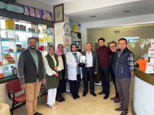 MESLEĞİMİZE UZUN YILLAR EMEK VERMİŞ MESLEKTAŞIMIZA PLAKETİ TAKDİM EDİLDİ