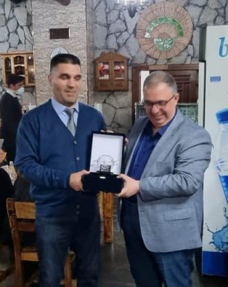 MESLEĞİMİZE UZUN YILLAR EMEK VERMİŞ MESLEKTAŞLARIMIZA PLAKETLERİ TAKDİM EDİLDİ