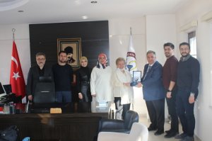 MESLEĞİMİZE UZUN YILLAR EMEK VERMİŞ MESLEKTAŞIMIZA PLAKETİ TAKDİM EDİLDİ