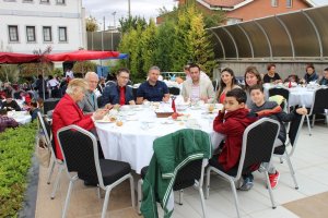 ODAMIZ VE MERCEDES-BENZ İŞ BİRLİĞİ İLE ODAMIZDA KAHVALTI DÜZENLENDİ