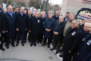MERHUM AHMET KELEŞOĞLU MEZARI BAŞINDA DUALARLA ANILDI