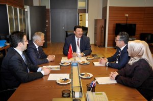SELÇUK ÜNİVERSİTESİ REKTÖR YARDIMCISI VE ECZACILIK FAKÜLTESİ DEKANI PROF. DR. HÜSEYİN KARA ZİYARETİ HK...