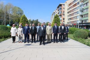 ANIT'A ÇELENK SUNUMU VE BASIN AÇIKLAMASI HAKKINDA