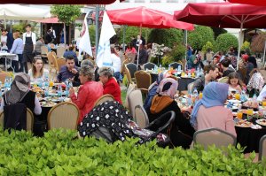 GELENEKSEL ANNELER GÜNÜ KAHVALTISI ETKİNLİĞİ DÜZENLENDİ.