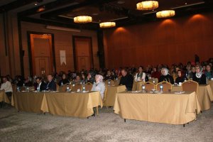 SELÇUK ECZA DEPOSU VE FARMAZİ AKADEMİ İŞBİRLİĞİ İLE MESLEKİ GELİŞİM TOPLANTISININ İKİNCİSİ DÜZENLENDİ