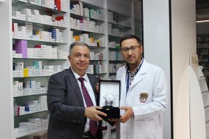 MESLEĞİMİZE UZUN YILLAR EMEK VERMİŞ MESLEKTAŞLARIMIZA PLAKETLERİ TAKDİM EDİLDİ