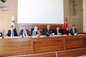 14 MAYIS ECZACILIK HAFTASI MÜNASEBETİYLE ANIT'A ÇELENK SUNUMU VE BASIN AÇIKLAMASI 