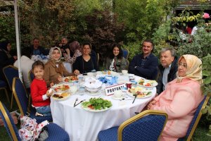 ODAMIZ VE MERCEDES-BENZ İŞ BİRLİĞİ İLE ODAMIZDA KAHVALTI DÜZENLENDİ