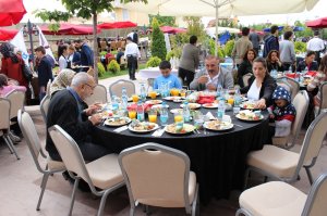GELENEKSEL ANNELER GÜNÜ KAHVALTISI ETKİNLİĞİ DÜZENLENDİ.
