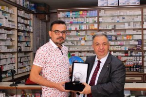 MESLEĞİMİZE UZUN YILLAR EMEK VERMİŞ MESLEKTAŞLARIMIZA PLAKETLERİ TAKDİM EDİLDİ
