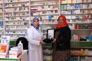 MESLEĞİMİZE UZUN YILLAR EMEK VERMİŞ MESLEKTAŞLARIMIZA PLAKETLERİ TAKDİM EDİLDİ