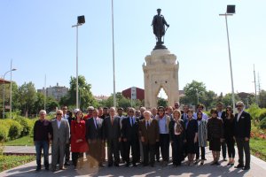 ANIT'A ÇELENK SUNUMU VE BASIN TOPLANTISI