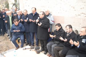 MERHUM AHMET KELEŞOĞLU MEZARI BAŞINDA DUALARLA ANILDI
