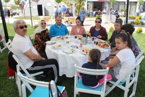 Geleneksel Anneler Günü Brunch Etkinliği
