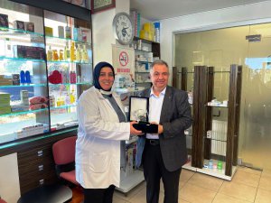 MESLEĞİMİZE UZUN YILLAR EMEK VERMİŞ MESLEKTAŞIMIZA PLAKETİ TAKDİM EDİLDİ
