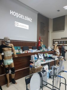 ECZACI TEKNİSYENLERİNE YÖNELİK “MEDİKAL ÜRÜNLERİN ECZANEDEKİ İLAÇLARLA İLİŞKİSİ" KONULU EĞİTİM SEMİNERİ DÜZENLENDİ