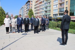 ANIT'A ÇELENK SUNUMU VE BASIN AÇIKLAMASI HAKKINDA