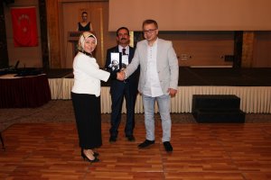 14 Mayıs Eczacılık Günü Gala Yemeği Ve Plaket Töreni Düzenlendi.