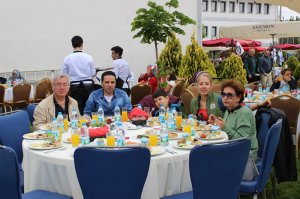 GELENEKSEL ANNELER GÜNÜ KAHVALTISI ETKİNLİĞİ DÜZENLENDİ.