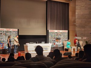 ODAMIZ TİYATRO TOPLULUĞU TARAFINDAN HAZIRLANAN ZOR ECZANE OYUNUNUN İKİNCİ GÖSTERİMİ SAHNELENDİ