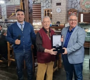 MESLEĞİMİZE UZUN YILLAR EMEK VERMİŞ MESLEKTAŞLARIMIZA PLAKETLERİ TAKDİM EDİLDİ