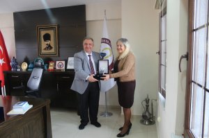 MESLEĞİMİZE UZUN YILLAR EMEK VERMİŞ MESLEKTAŞLARIMIZA PLAKETLERİ TAKDİM EDİLDİ